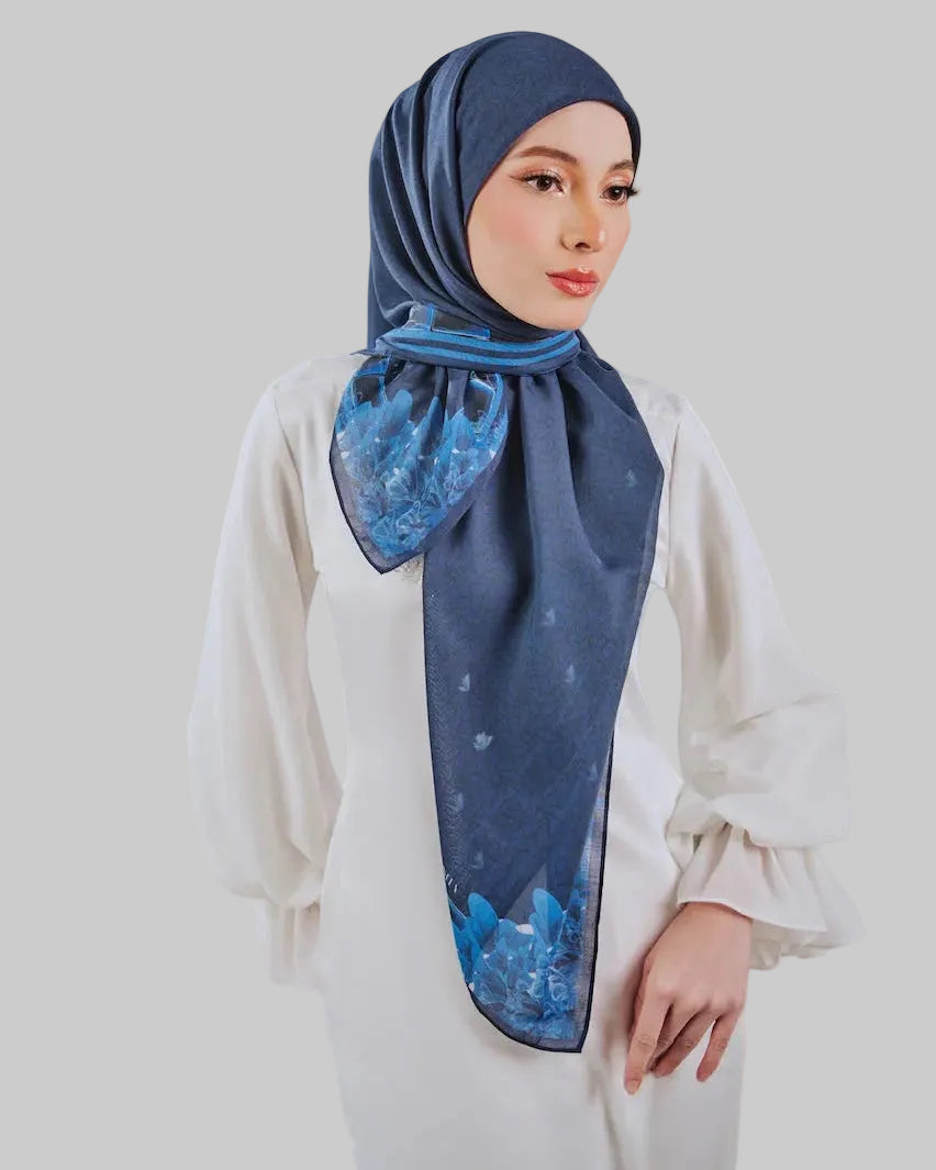 Karisma in Deep Blue