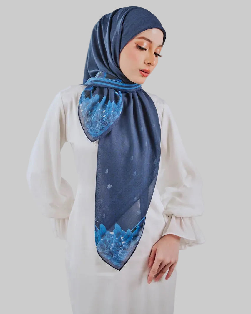 Karisma in Deep Blue