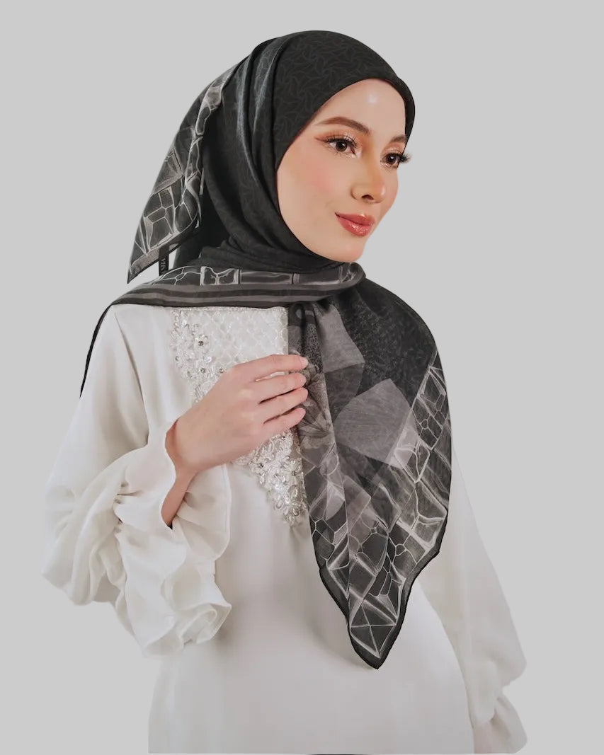 Karisma in Black