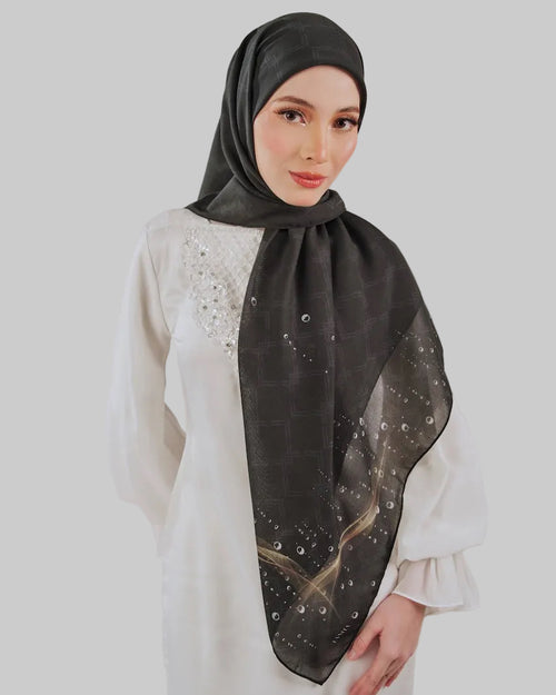 Dedikasi in Black Soft Gold