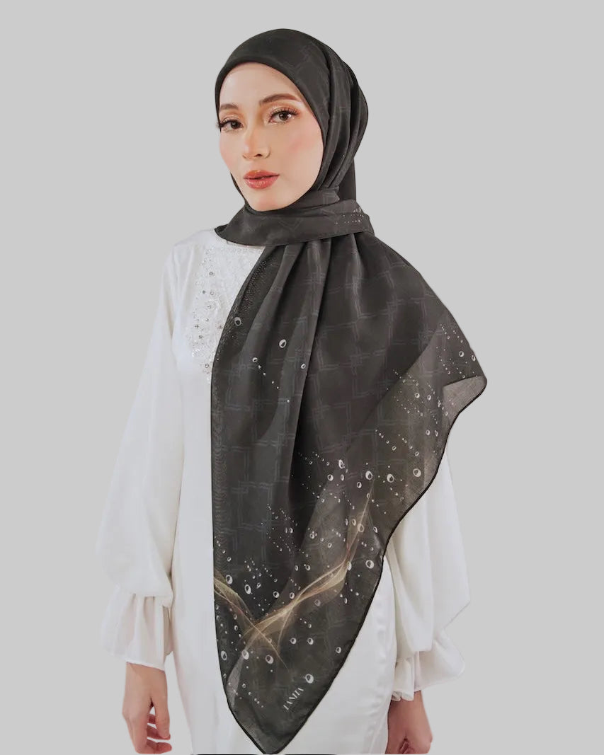 Dedikasi in Black Soft Gold