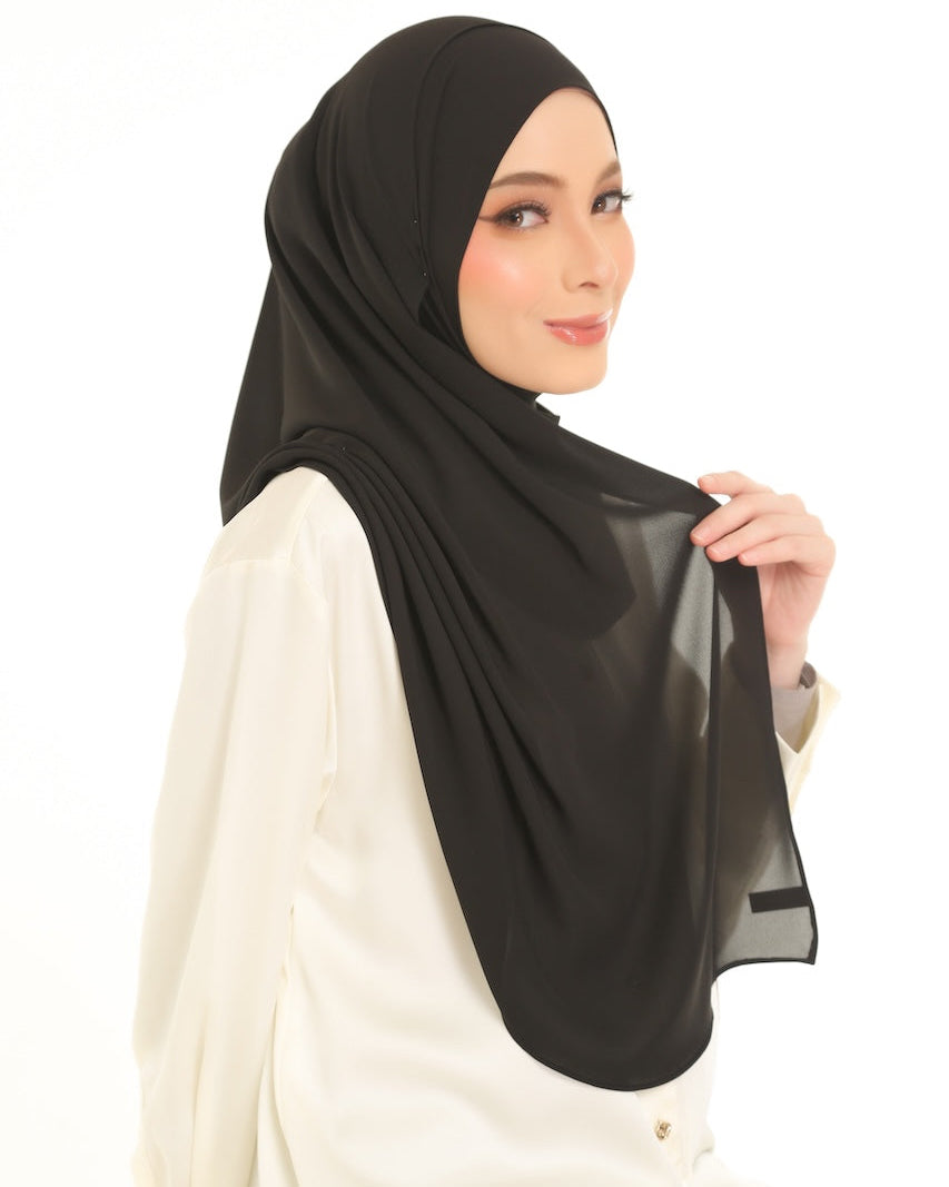 Classic Shawl in Black