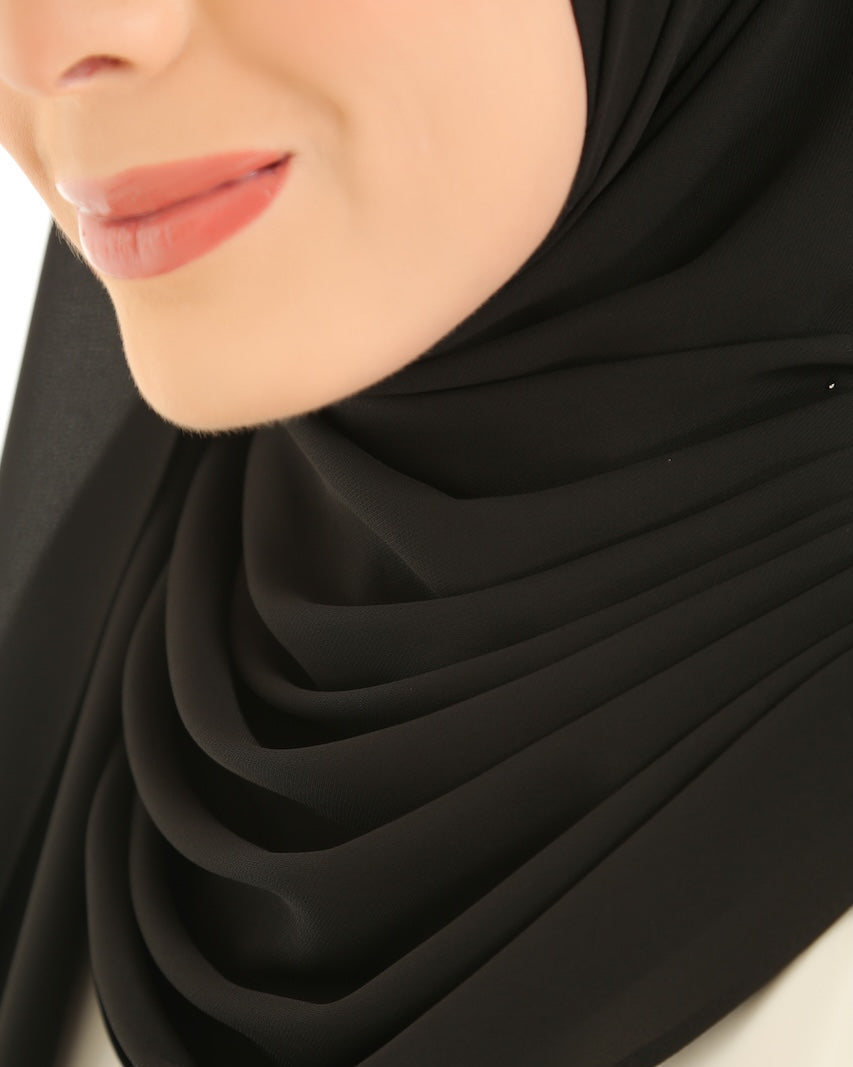 Classic Shawl in Black